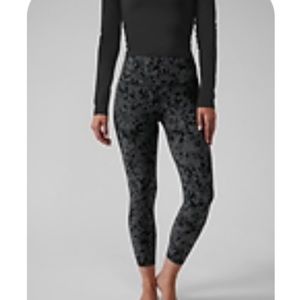 Salutation Stash 7/8 Tights from Athleta 2X